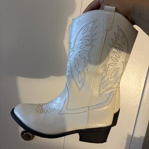 SHEIN Cream Western Heeled Boots